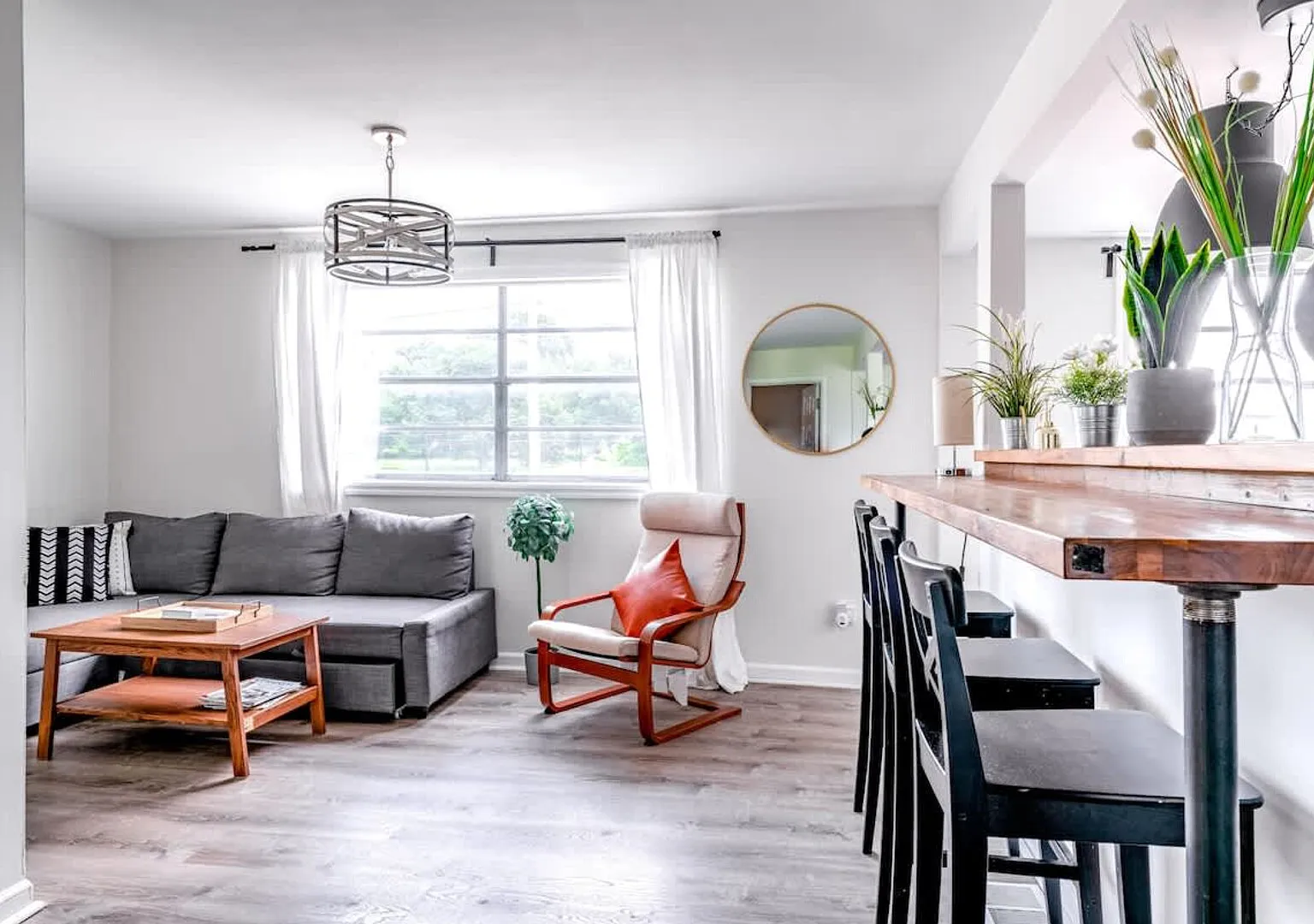 Casa Tres by Jungle House | Downtown & Short North | Private Parking — Photo 3