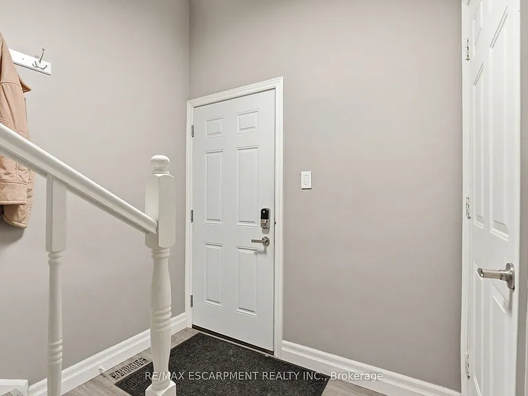 303 Caledon Ave #LOWER — Photo 6