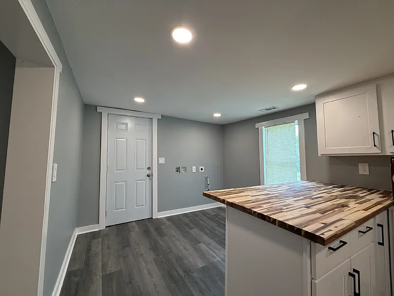 23391 Mooresville Rd — Photo 10