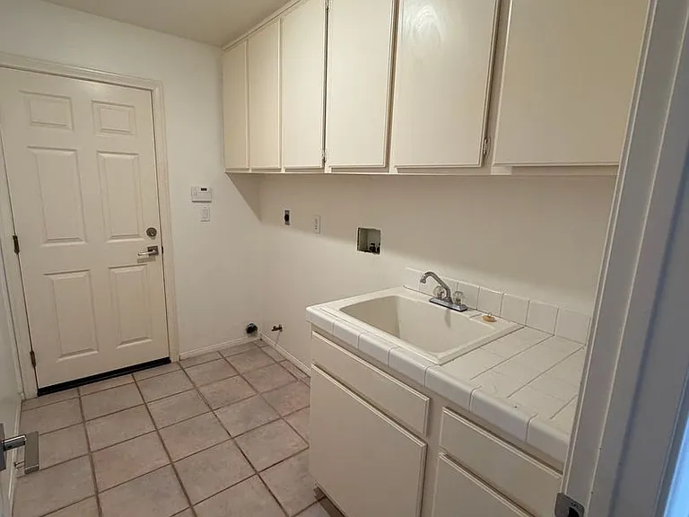 841 Rosebud Dr — Photo 8