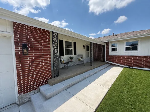 345 E Grant St, Leland, IL 60531