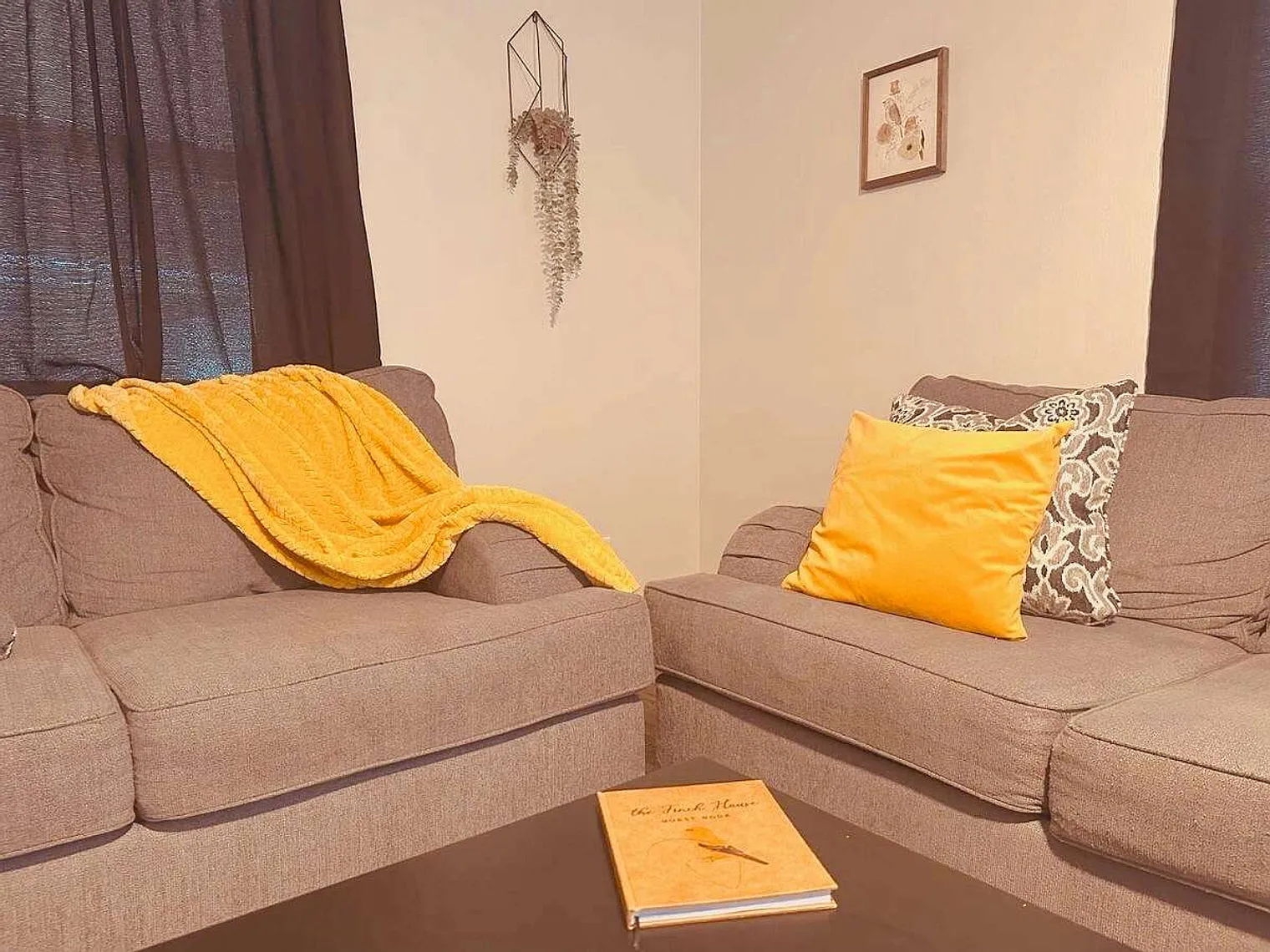 3 bed, 2.0 bath, 1097 sqft, $2,316 — Photo 4