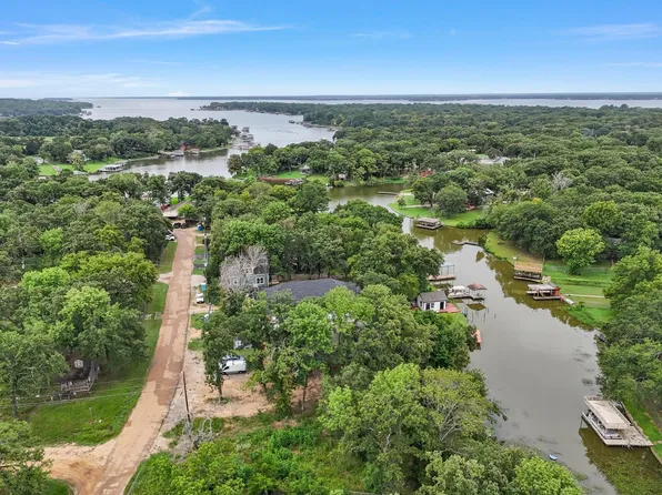 162 Indian Gap Dr, Mabank, TX 75156