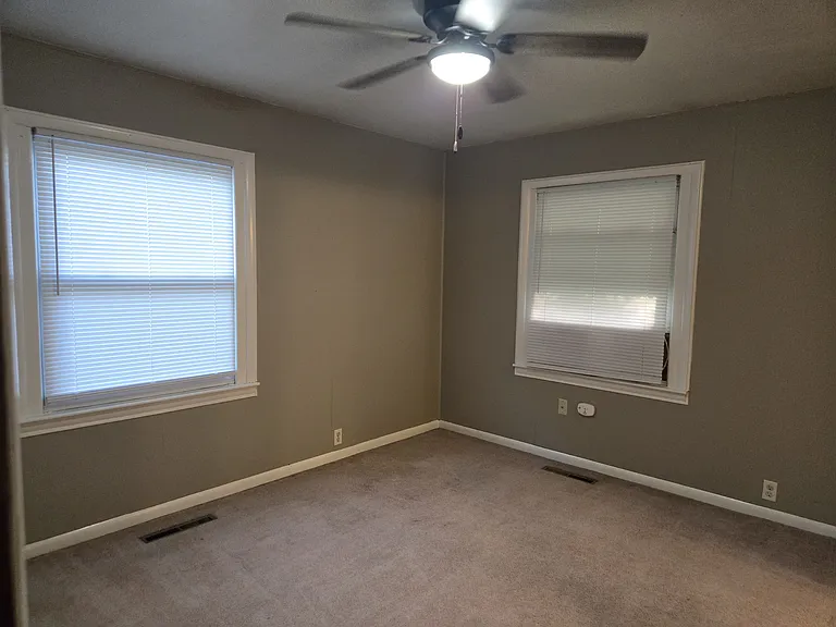 1505 Park Ln — Photo 9