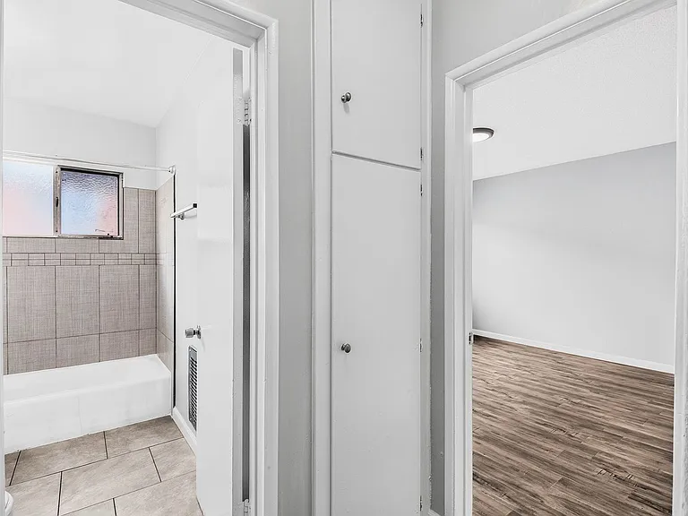 10227 S. 10th Ave. — Photo 18