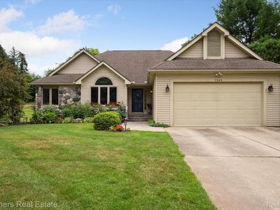 1369 Hunter Rd, Brighton, MI, 48114