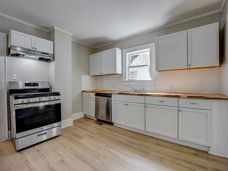 1316 S 22nd St — Photo 5