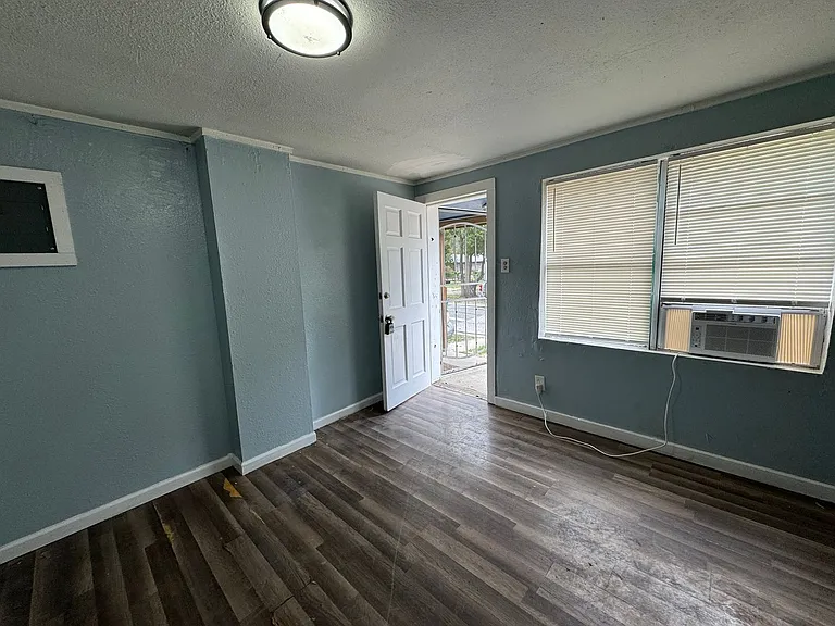 704 NW Alma Ave #101 — Photo 4