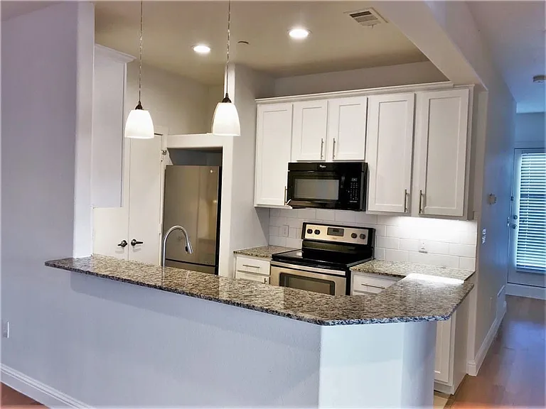 6159 Oram St #302 — Photo 8