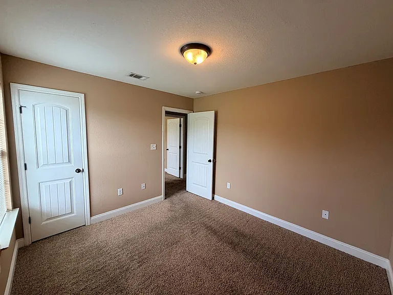 4916 Patton Dr — Photo 4
