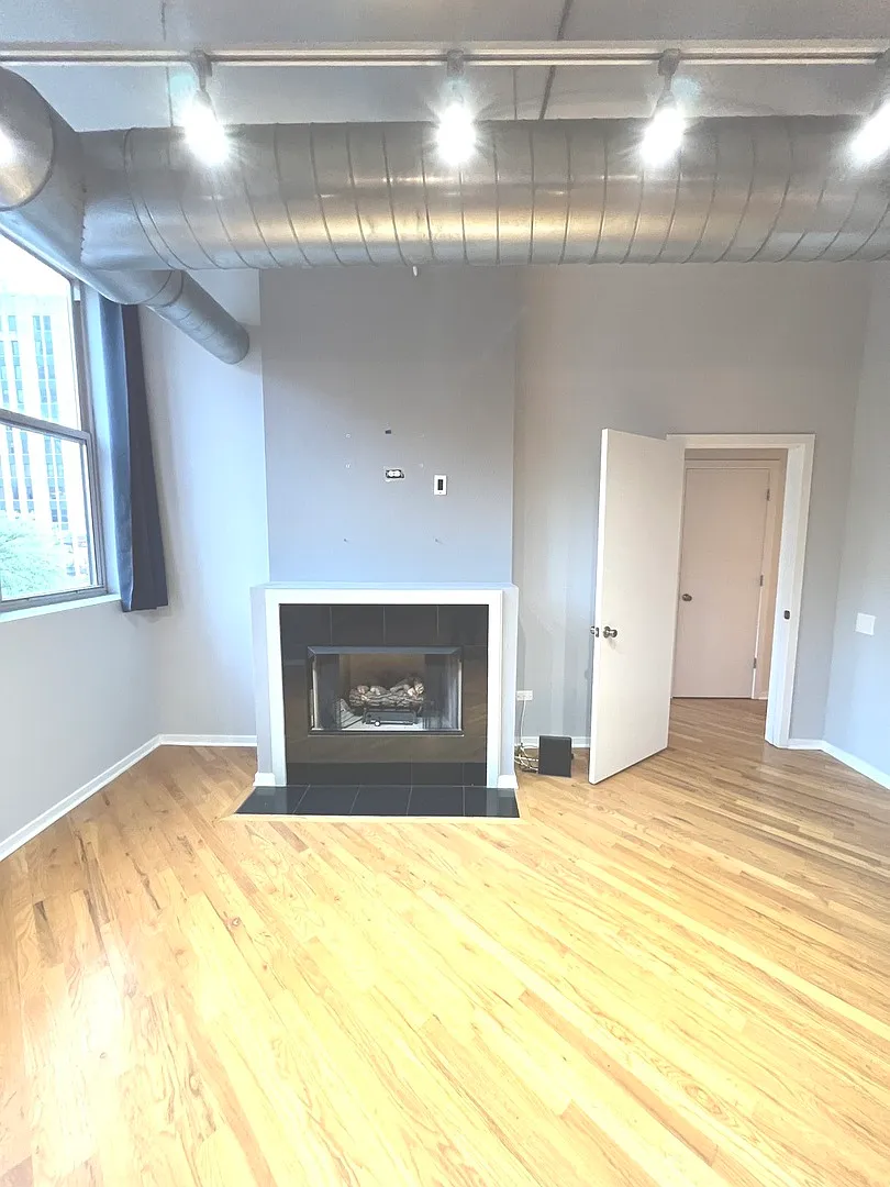 2 bed, 1365 sqft, $3,200 — Photo 4
