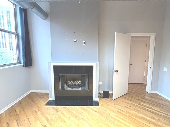 4th image of 500 S Clinton St APT 310