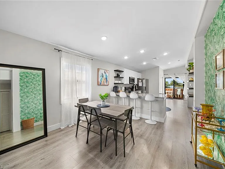 3260 Woodside Ave — Photo 7