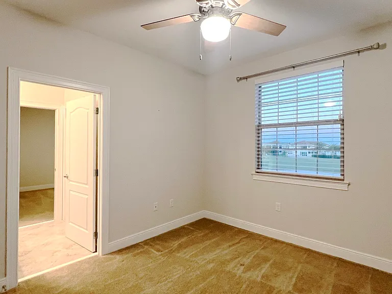13147 Woodford St — Photo 9