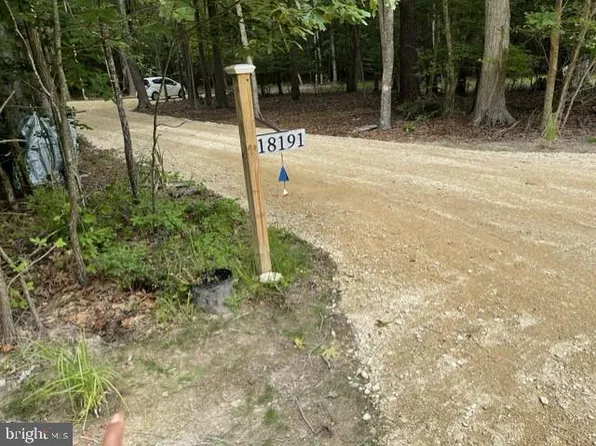 18191 Bowles Rd, Lexington Park, MD 20653