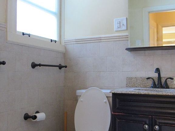 3rd image of 3130 Broderick St #203