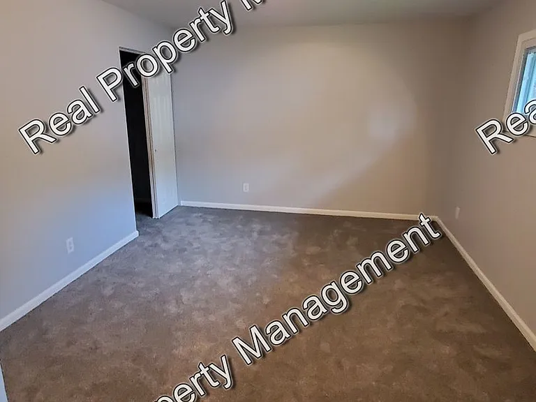7813 White Oak Ln — Photo 8
