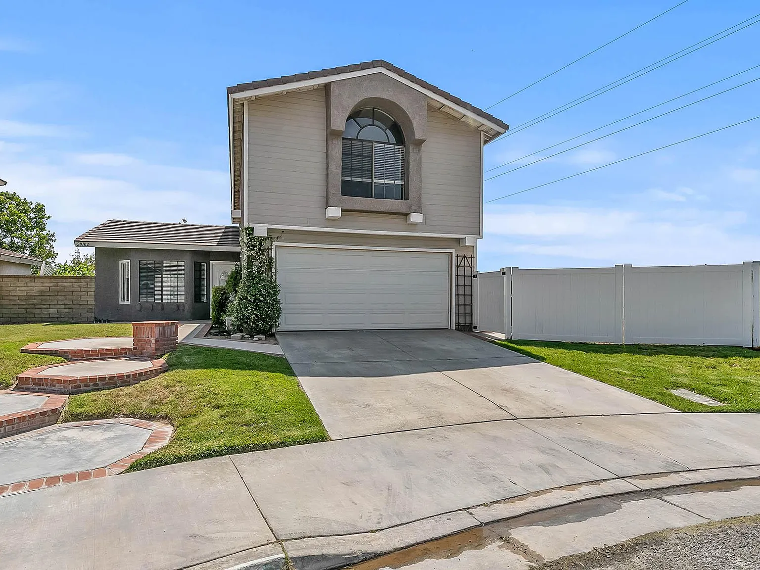 4 bed, 1621 sqft, $4,295 — Photo 4