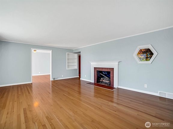 5th image of 4044 39th Avenue SW
