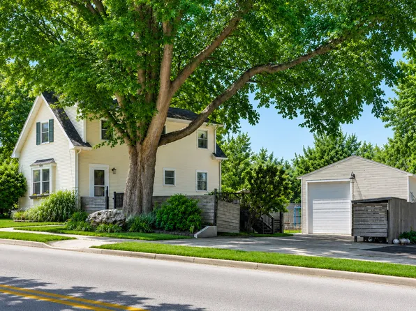 1212 Dean St, St Charles, IL 60174