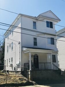 129 Chace St, Fall River, MA, 02724