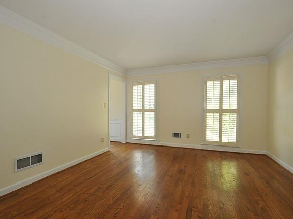 5th image of 290 Gatsby Pl