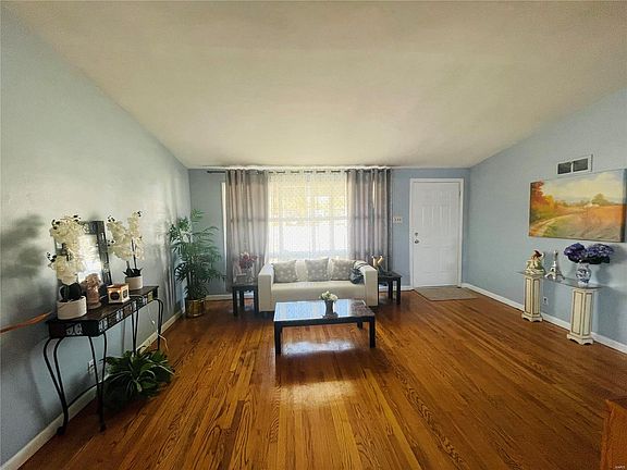 4th image of 8014 Malibou Ct
