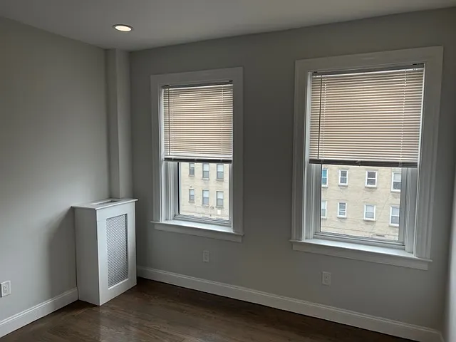 2 bed, 700 sqft, $3,700 — Photo 3