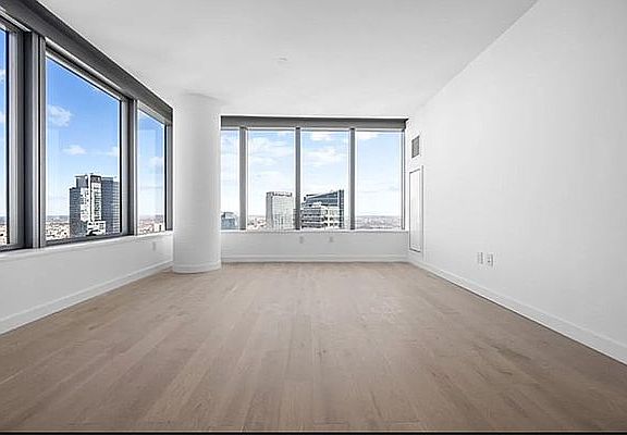 3rd image of 3 Court Sq APT 5208