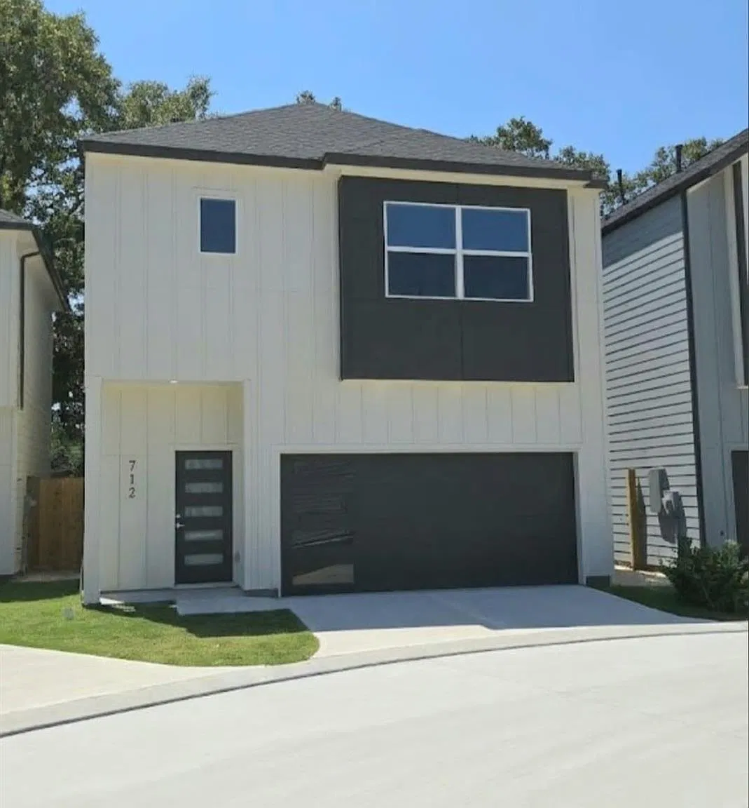 3 bed, 2.5 bath, 1462 sqft, $2,200 — Photo 2