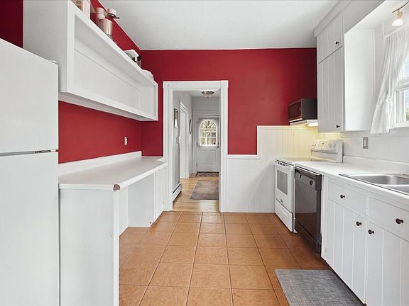4th image of 138 Davis Avenue
