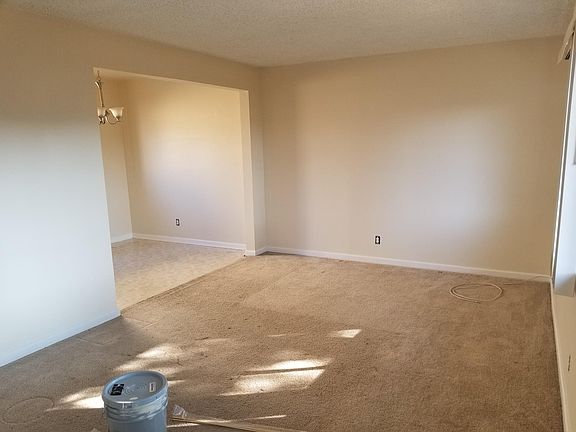 4th image of 221 E 220th St