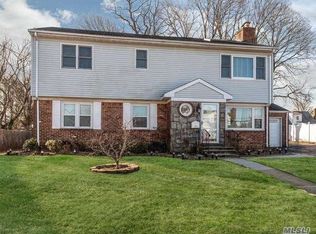 54 3rd St, Glen Cove, NY 11542