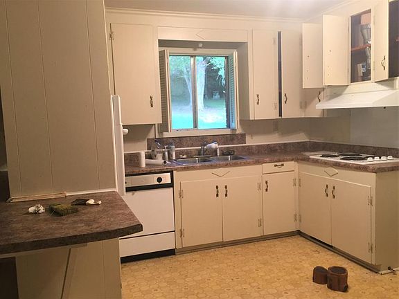 5th image of 203 Cherry Ln