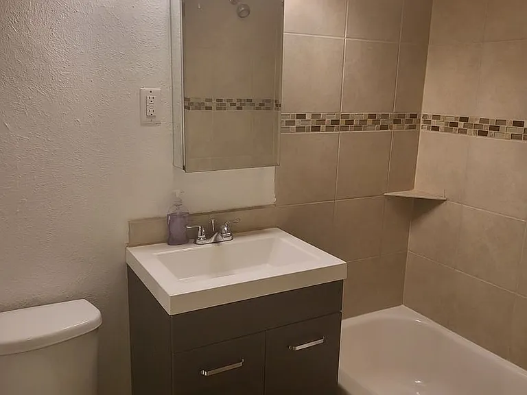 2526 N Clay St — Photo 5
