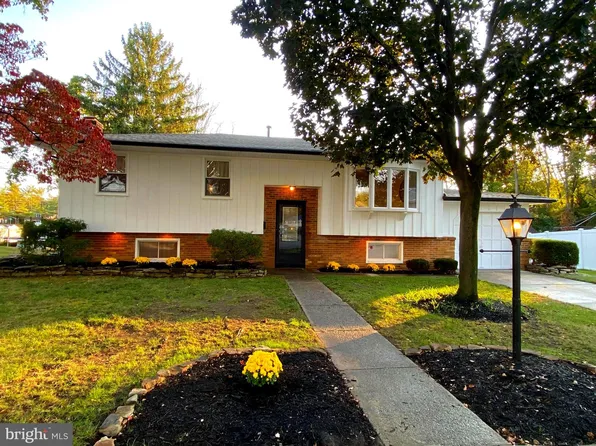 8 Hyannis Ave, Turnersville, NJ 08012