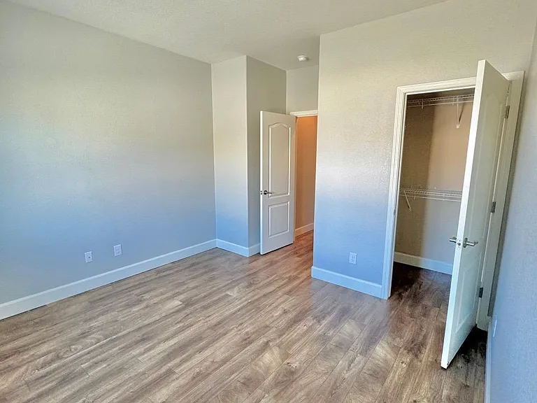 10520 Rollins Dr — Photo 20