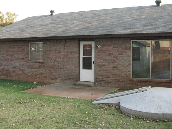 3rd image of 729 W Linden Dr