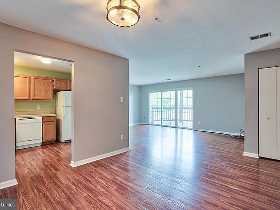 5th image of 110 Brookland Ct APT 7