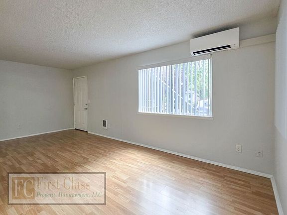 3rd image of 3309 SE 13th Ave APT 1