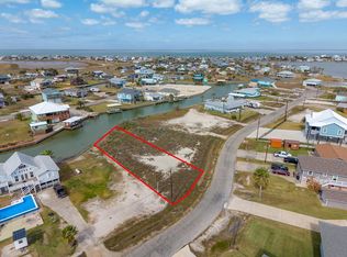 126 Lakeview Rd, Rockport, TX 78382
