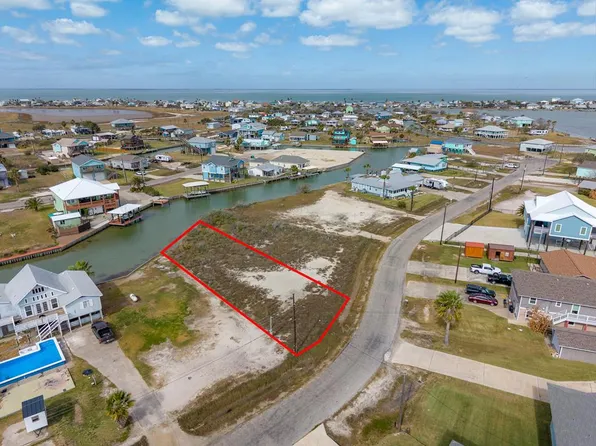 126 Lakeview Rd, Rockport, TX 78382
