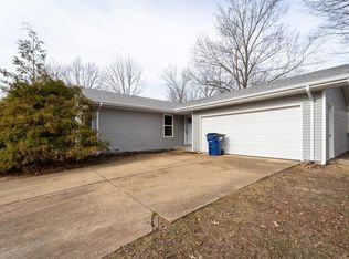 913 Brightfield Ct, Ballwin, MO 63021