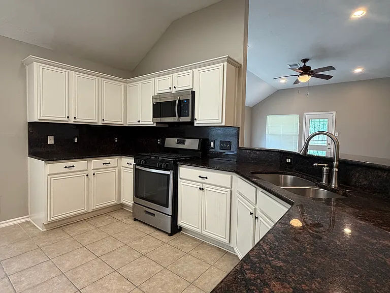9119 Melody Park Ln — Photo 12