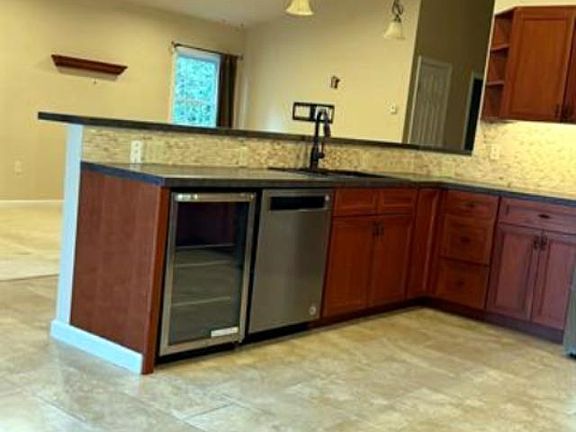 5th image of 130 Robinson Road