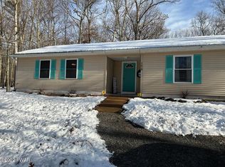 175 Oak Hill Rd, Hawley, PA 18428