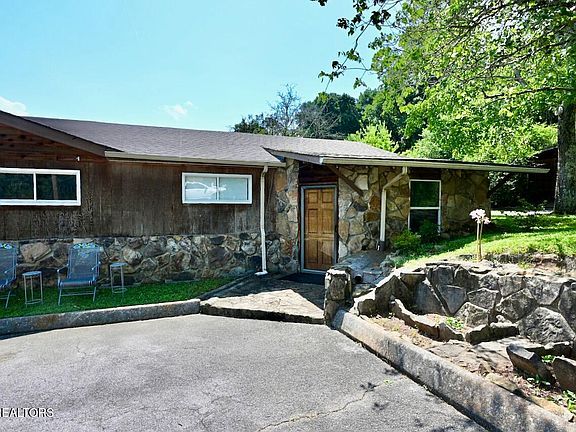 2nd image of 2204 Mentor Rd