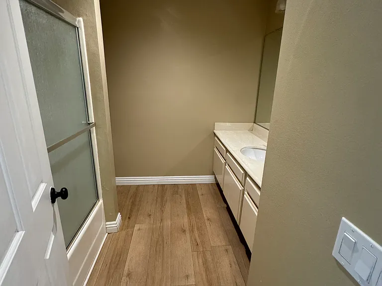 19105 Shoreline Ln #5 — Photo 5