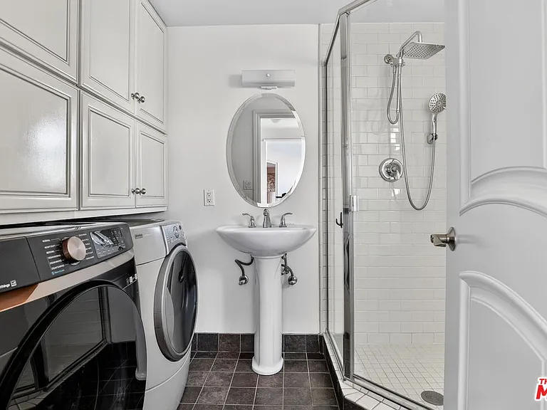 4186 Regal Oak Dr — Photo 43