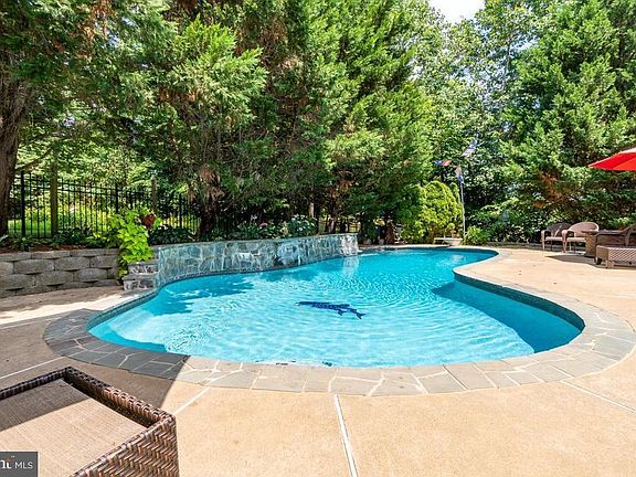 Beautiful inground swimming pool